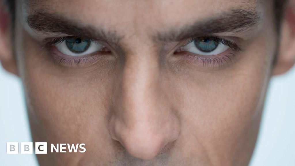Narcissists mellow with age, study suggests
