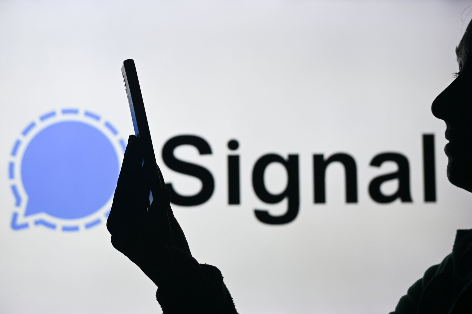 Signal Is Working to Close a Security Vulnerability in Its Desktop App