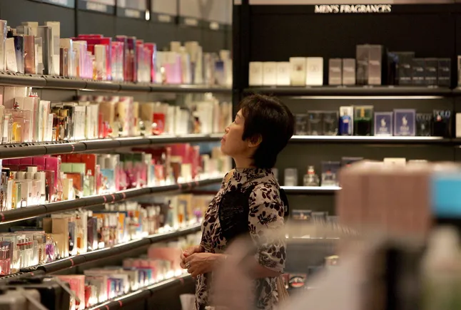 Consumers splurge on cosmetics online despite inflation: report