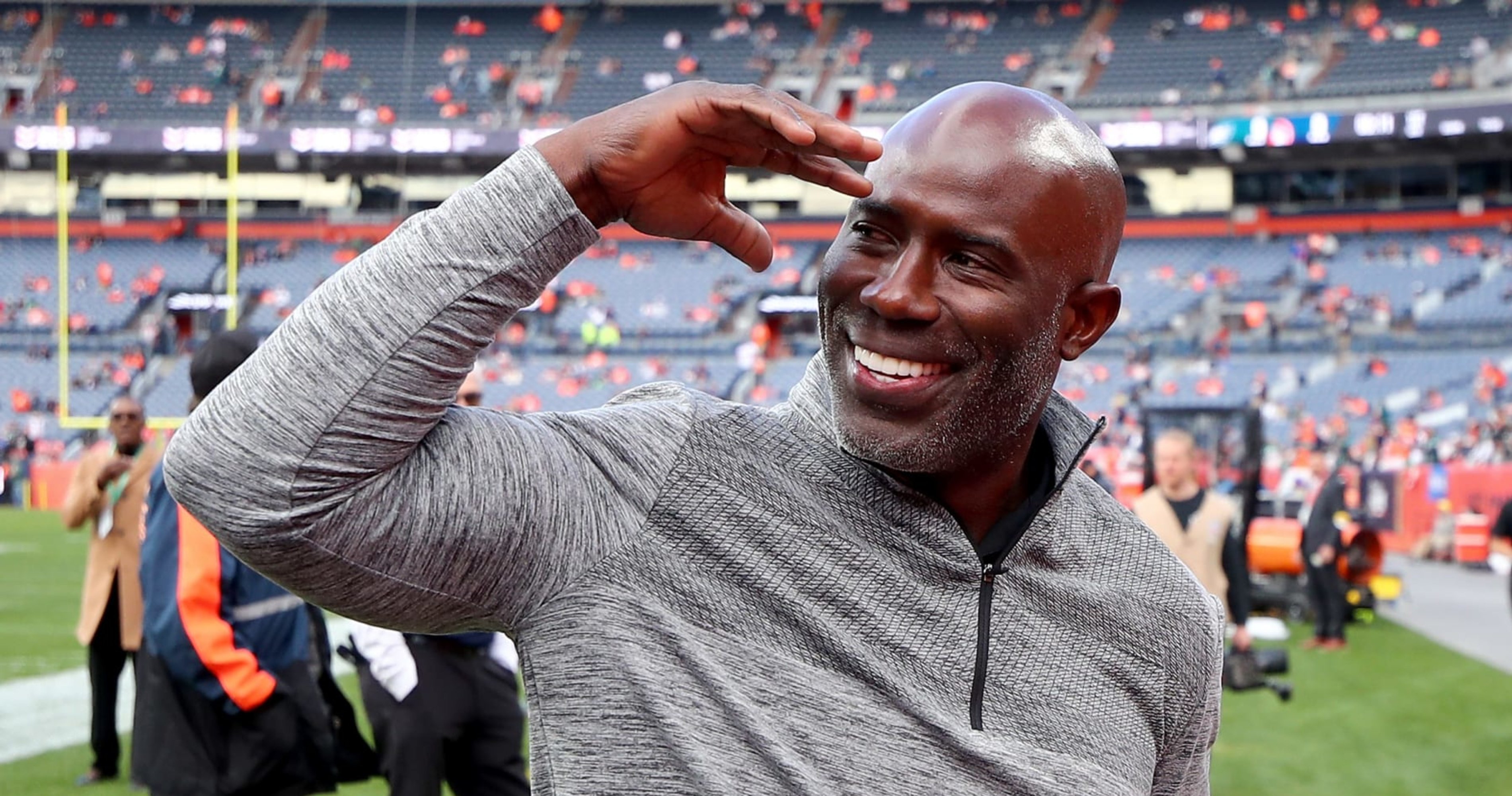 Terrell Davis Detained by FBI After Flight; United Airlines Apologizes to NFL Legend