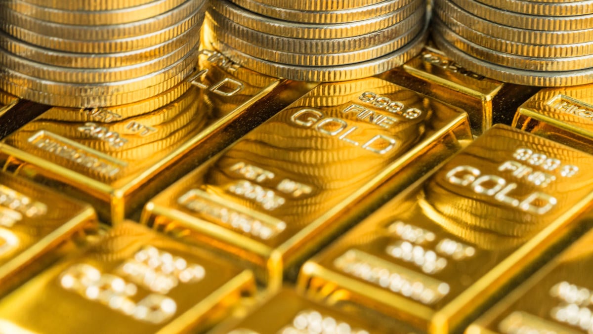 Gold hits a new record: What's driving prices higher