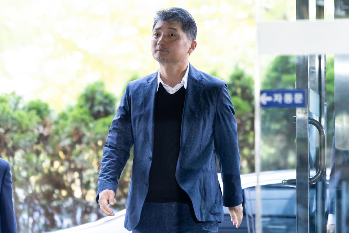 Korea Seeks to Arrest Star Kakao Founder in Price-Rigging Case