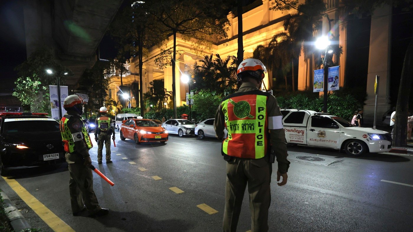 6 Americans and Vietnamese are found dead in a Bangkok hotel. Poisoning is suspected