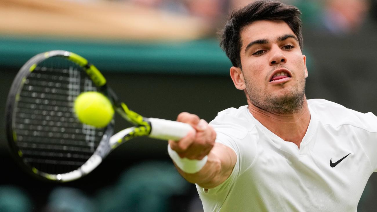 Tennis-Favorit mit Problemen: Titelverteidiger Alcaraz zittert sich in Wimbledon weiter