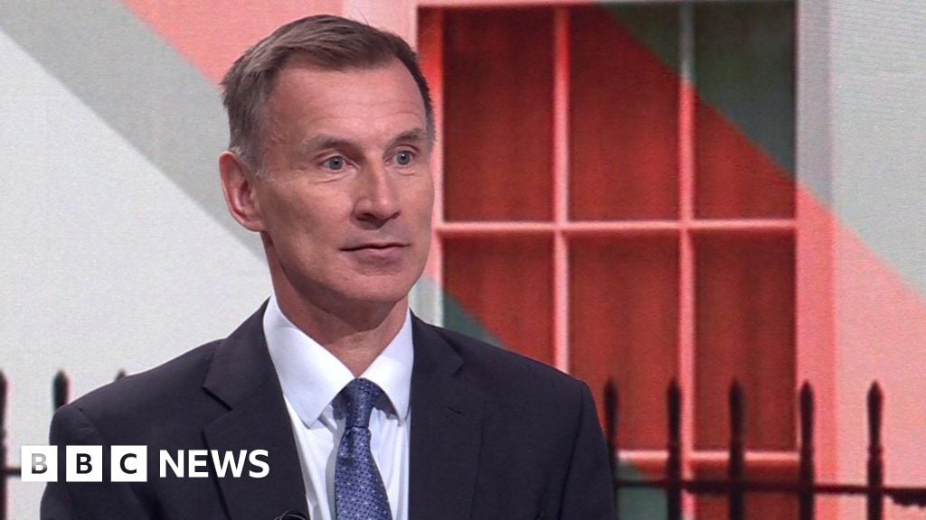 Jeremy Hunt apologises for pandemic 'groupthink'
