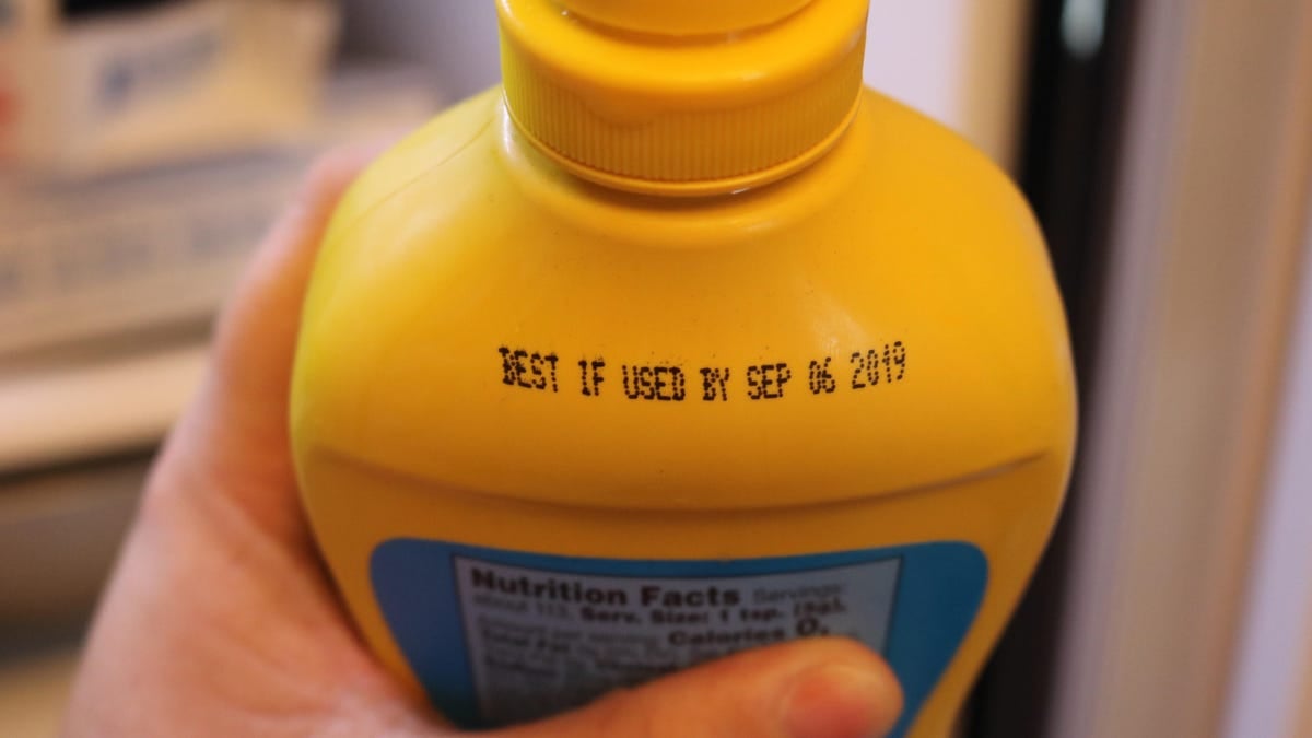 How to Tell When Expired Food Should Be Thrown Out and When to Keep It