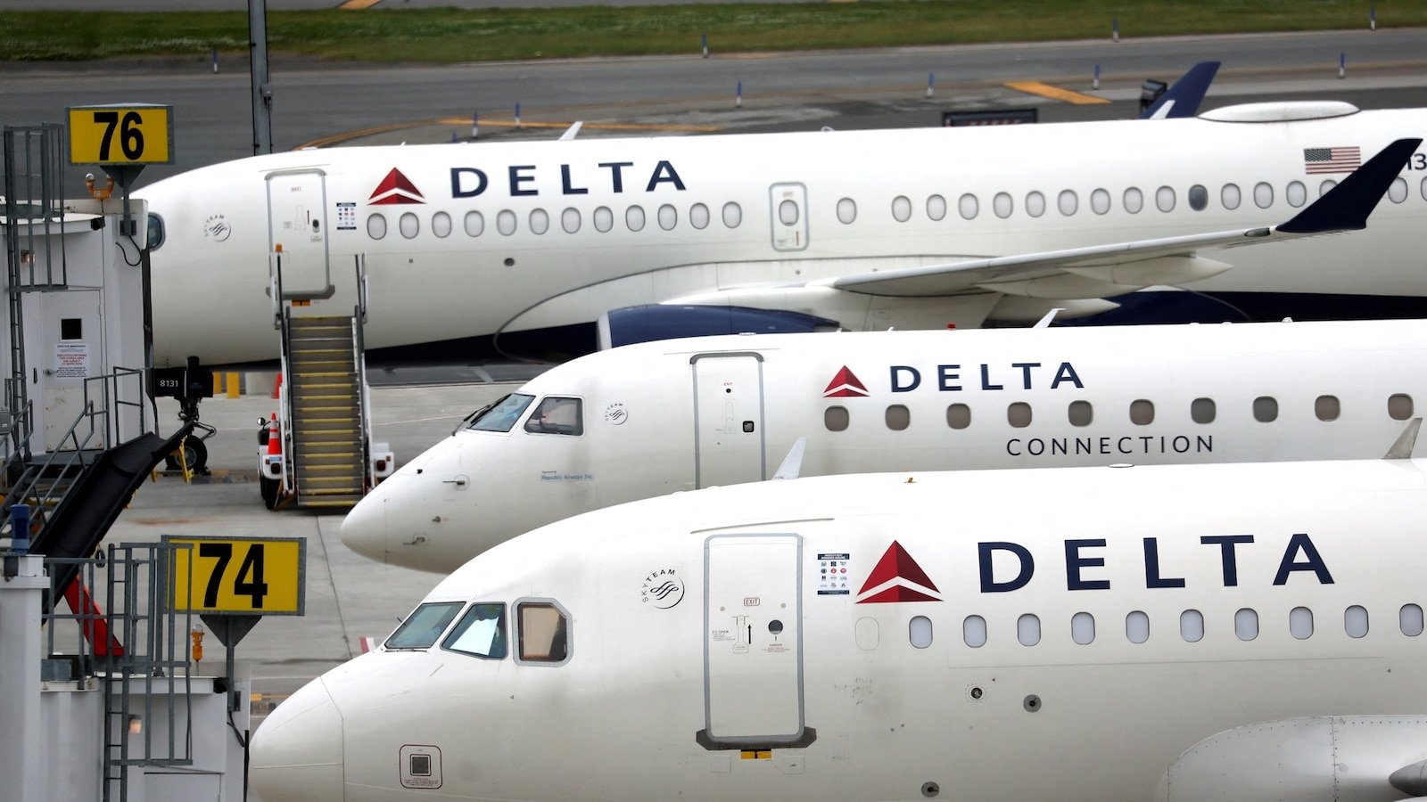 Why did it take days for Delta to restore normal service after outage?