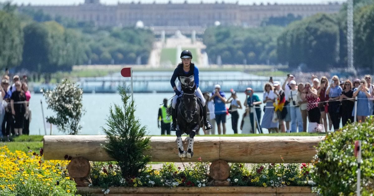 Olympic riders get a memorable gallop in the sumptuous-looking Versailles Palace gardens