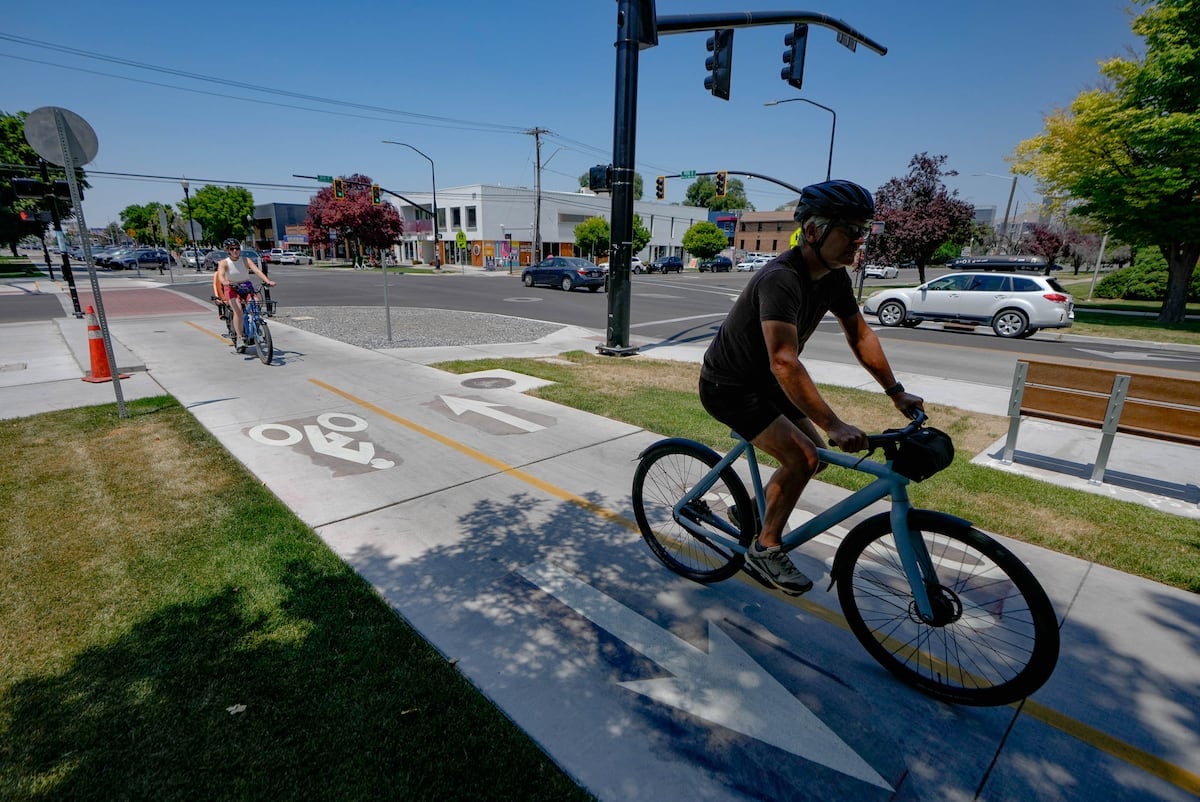 A Green Loop could transform how people get around downtown SLC. But council members have questions.
