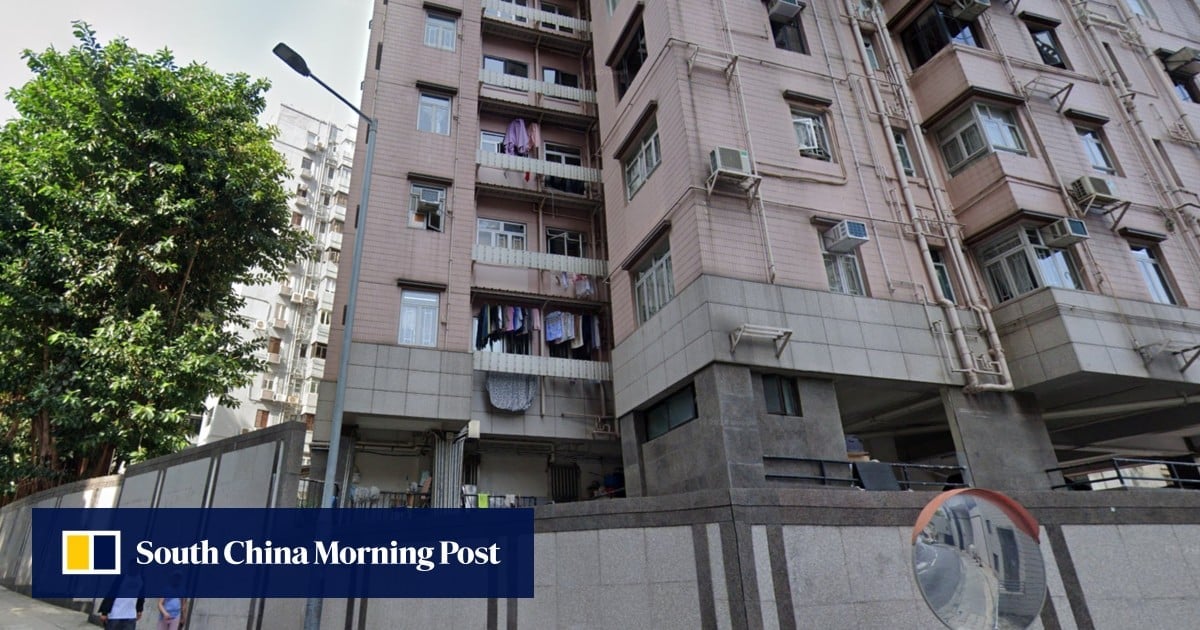 2 Hong Kong residents rescued from smoke-filled flat in Mid-Levels and rushed to hospital