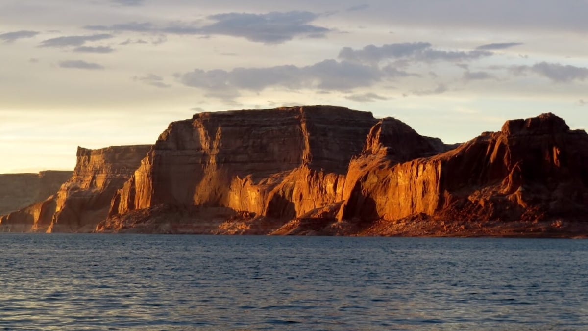 Three dead after pontoon boat capsizes on Lake Powell