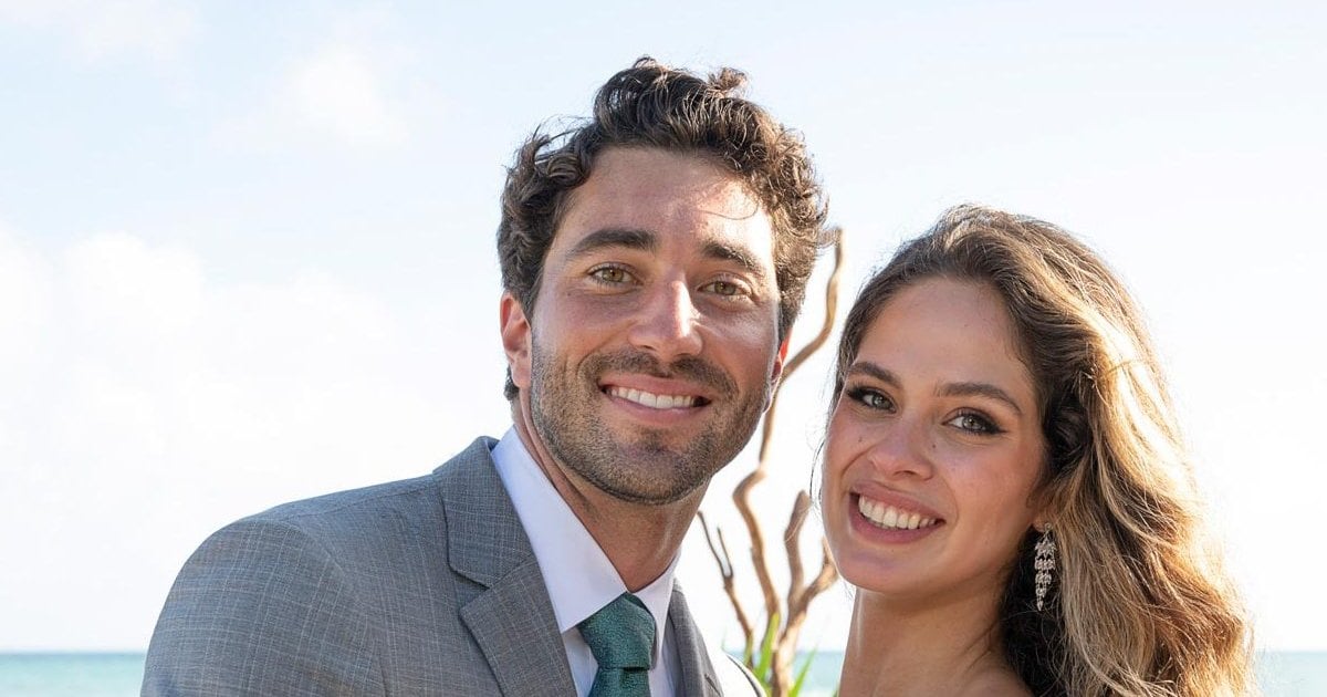 Bachelor's Kelsey Anderson Thinks 'Orb' in Engagement Photos Was Late Mom