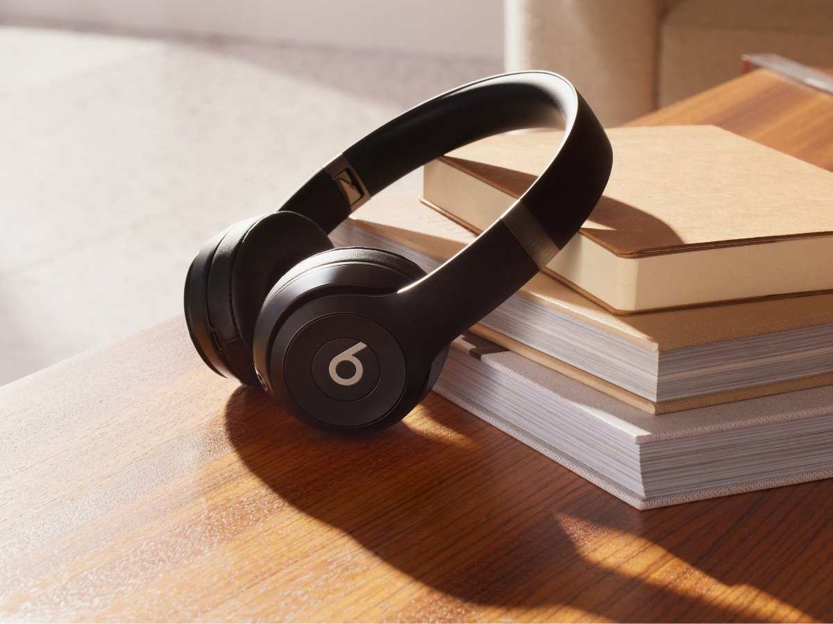 Beats Solo 4 Review: Light in Weight and Quality