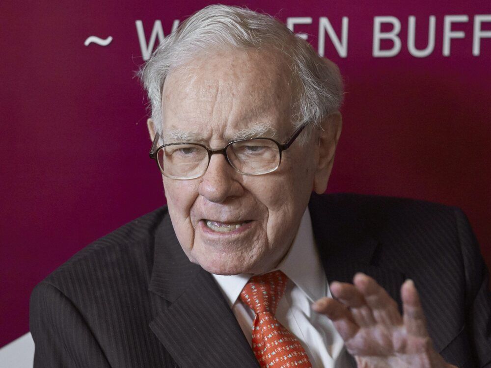 Buffett cuts stake in Bank of America, unloading US$3 billion in stock this month