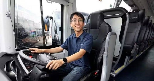 Bus company's $5,000 salary offer for drivers draws over 1,400 applicants, 5 uni grads among 30 hired