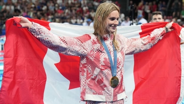 Canadian swimmer Summer McIntosh wins Olympic gold in women's 400m individual medley