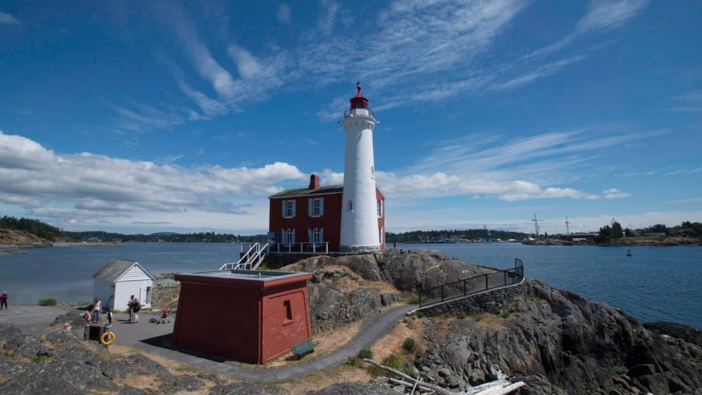 Coast Guard to end staffing at two B.C. lighthouses, following safety concerns