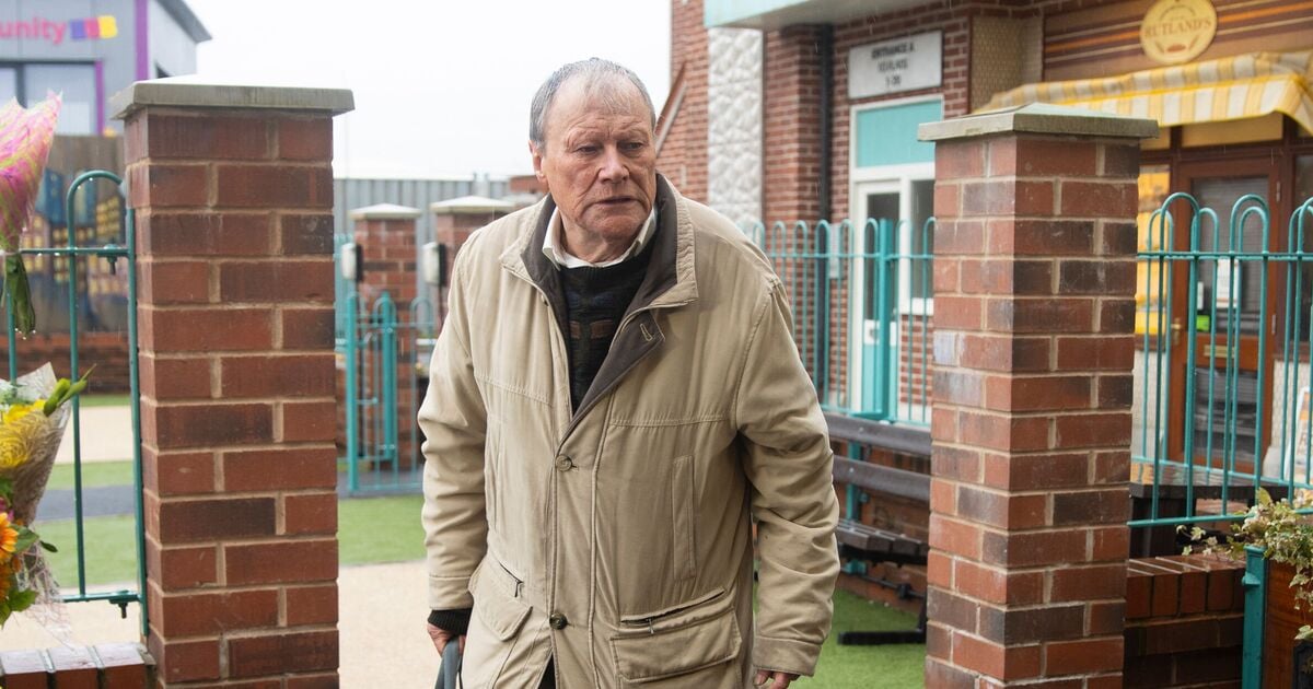 Corrie's Roy Cropper star begs security to let him on set after unrecognisable gaffe