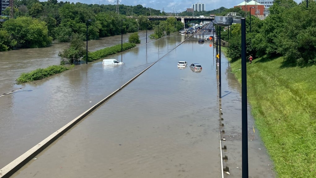 Don Valley Parkway cleanup will take hours after heavy flooding in Toronto, city says