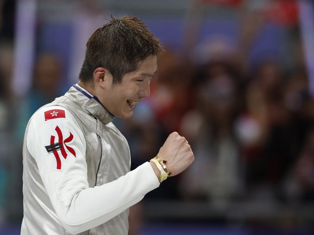 Edgar Cheung muscles his way to the foil semis