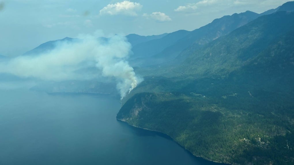 Fire numbers fall in B.C. as fire near Golden destroys structures, spurs evacuation 