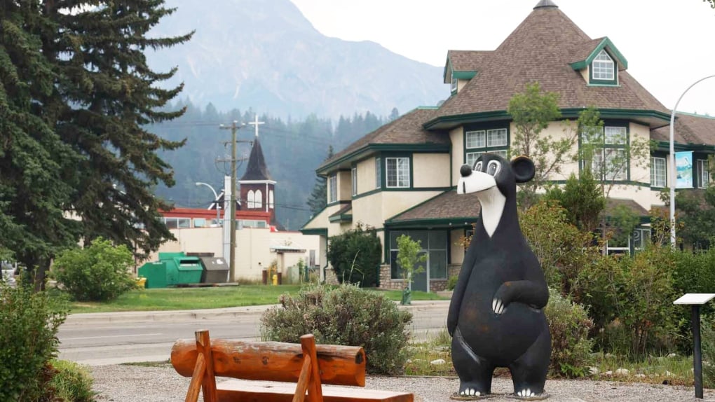 'He's the epitome of Jasper': Bear statue comes out unscathed after town fires 