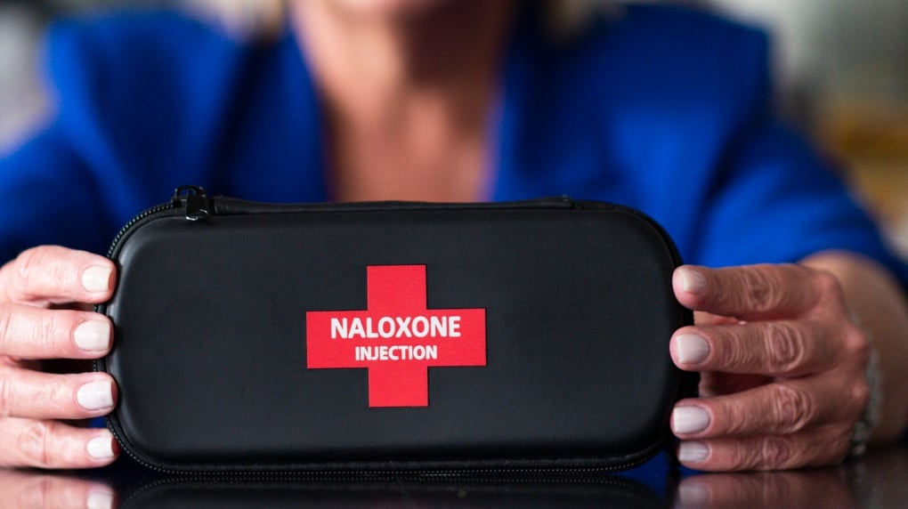Health Canada warns some naloxone kits contain false instructions 