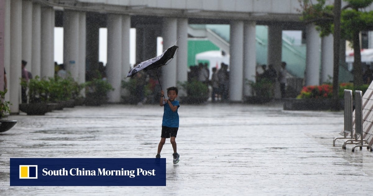 Hong Kong may issue No 1 typhoon signal on Saturday evening as it tracks tropical depression