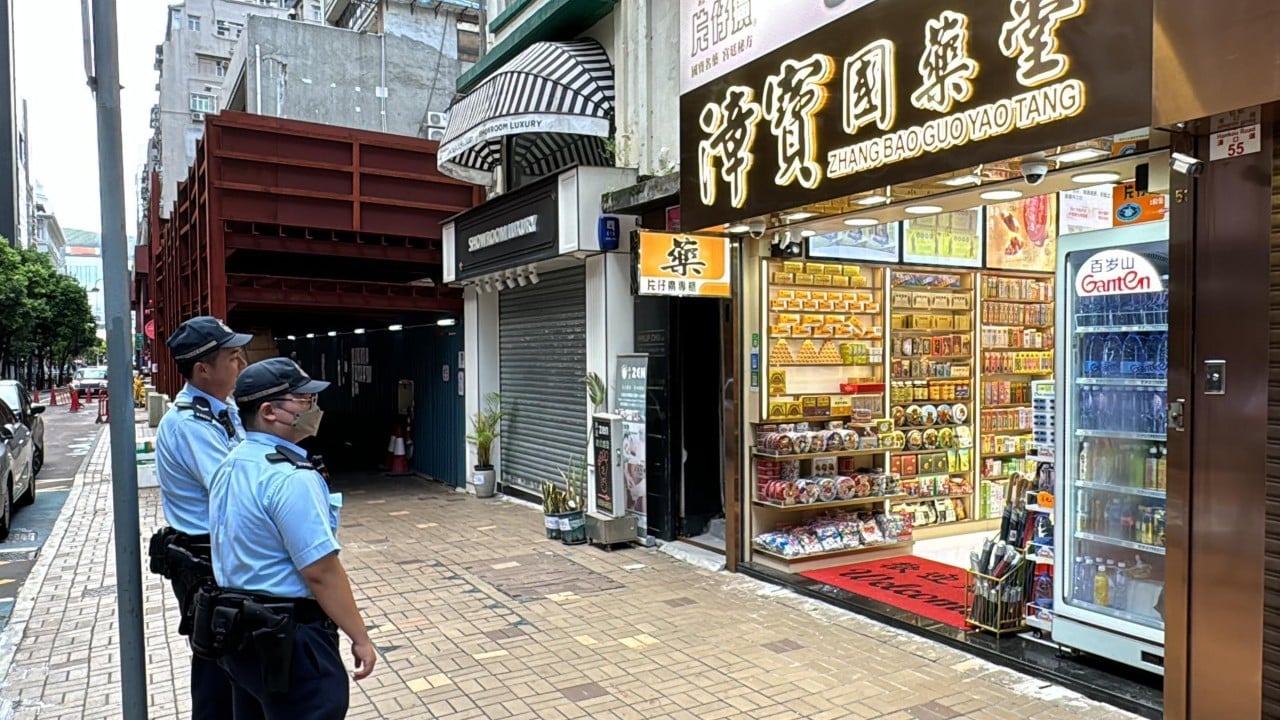 Hong Kong police arrest 2 burglars, recover HK$700,000 worth of stolen goods