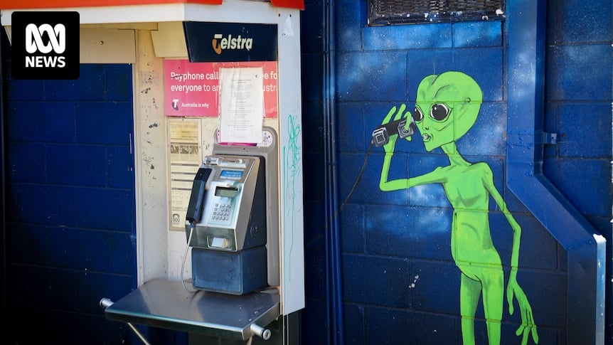 How a tiny outback NT roadhouse went from Australia's UFO capital to abandoned motel