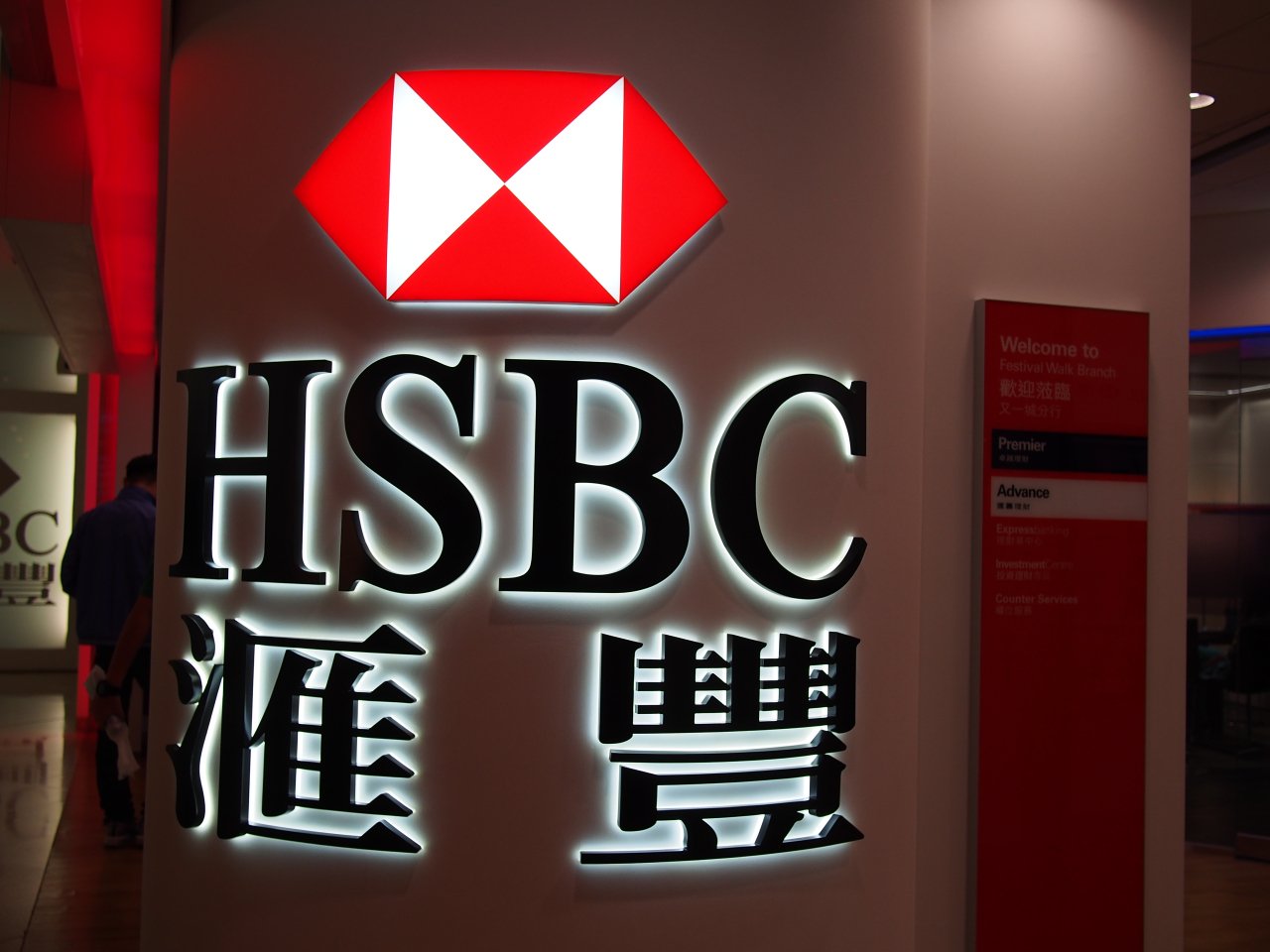 HSBC names new boss