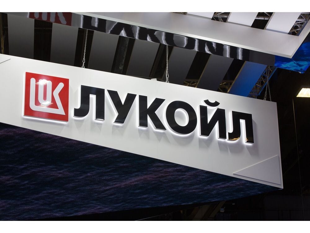 Hungary Seeks to Resolve Lukoil Spat to Avert Fuel Shortage