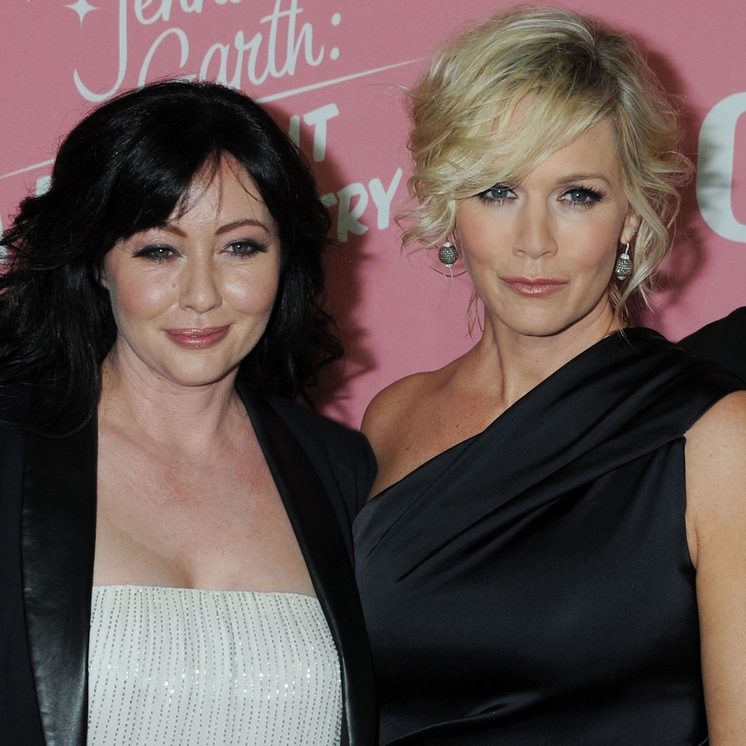  Jennie Garth Details Truth of Real Friendship With Shannen Doherty 