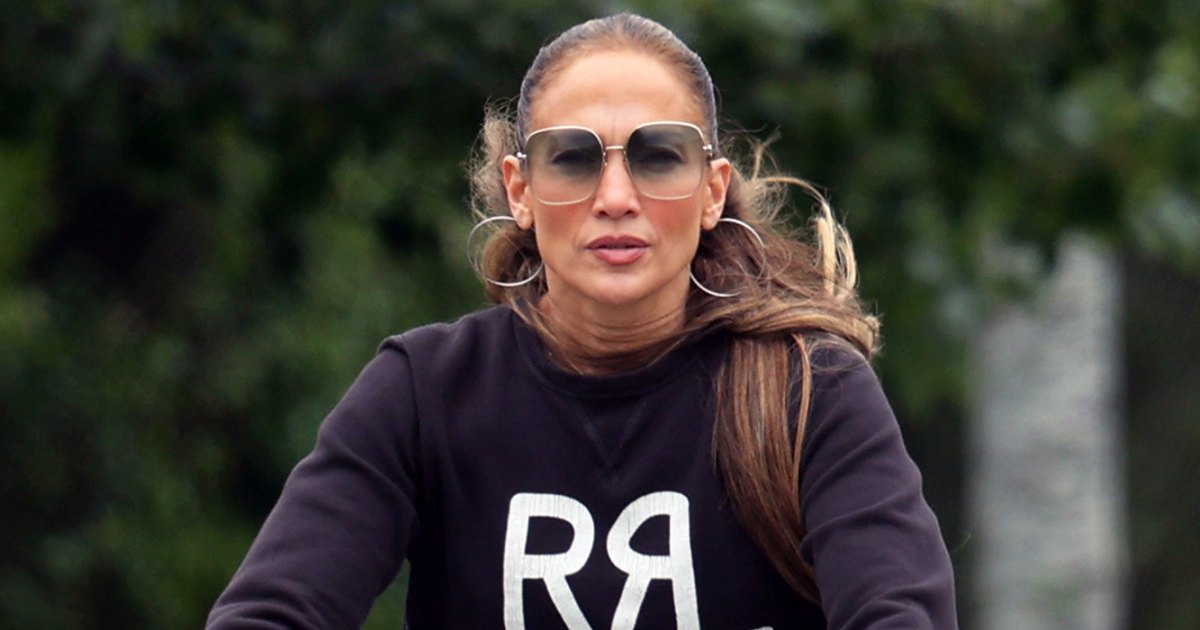 Jennifer Lopez Wears Ben Affleck Wedding Rings During Hamptons Bike Ride