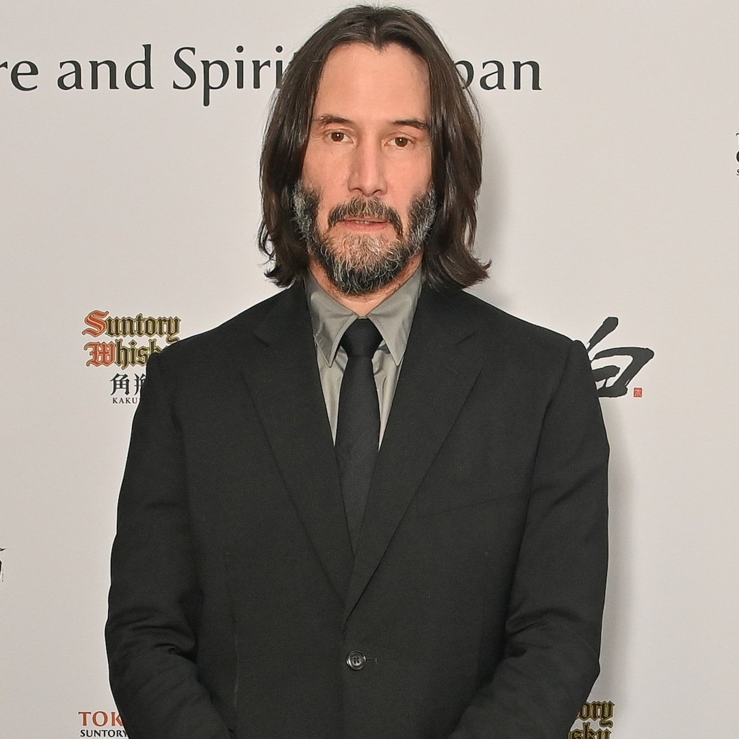  Keanu Reeves Shares Why He Thinks About Death "All the Time" 