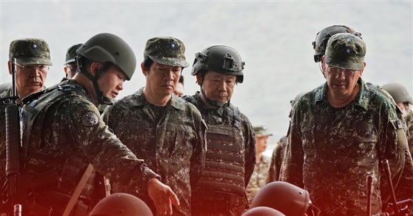 Lai inspects 1st Han Kuang exercises as president