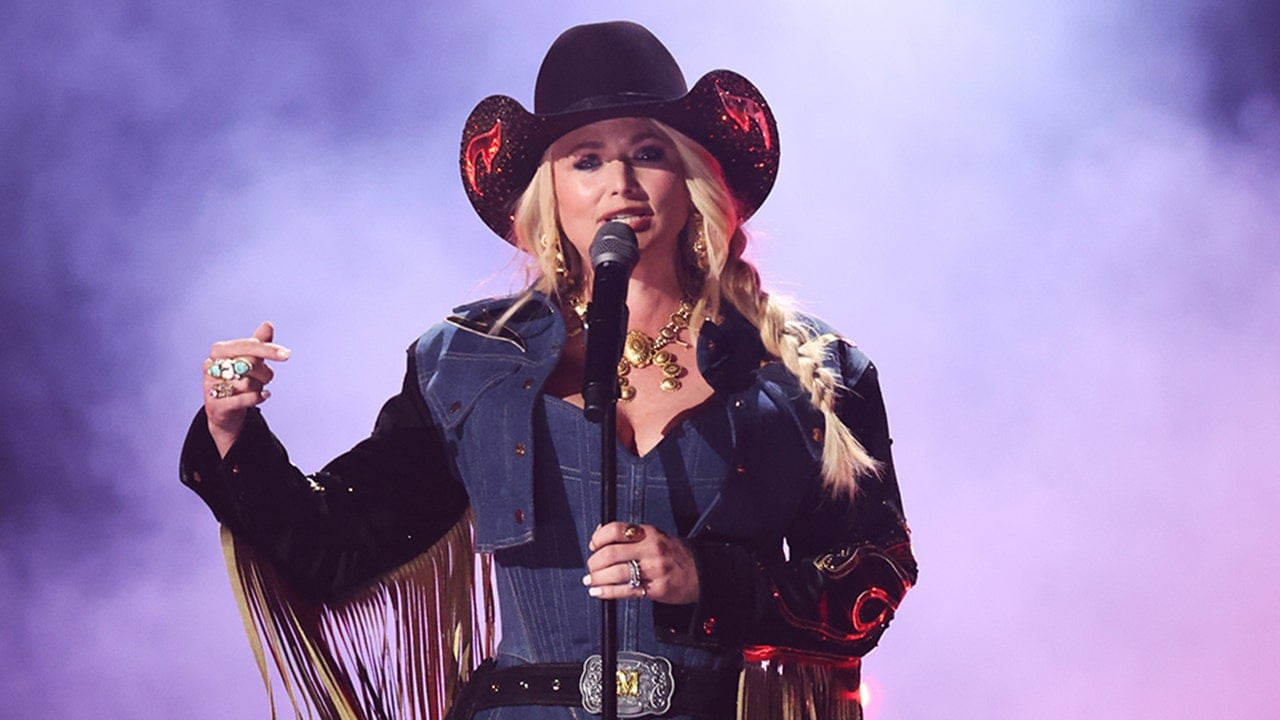 Miranda Lambert enrages fans by barking at concertgoers: 'Are we done with our drama yet?'