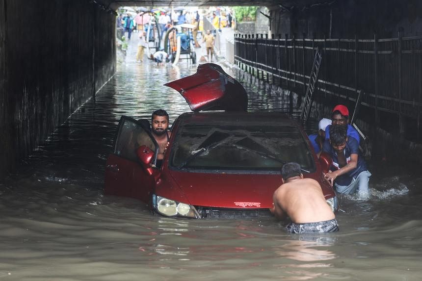 Monsoon rains pound Indian financial hub Mumbai
