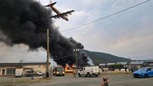 More than 300 fires burn in B.C. after volatile weekend