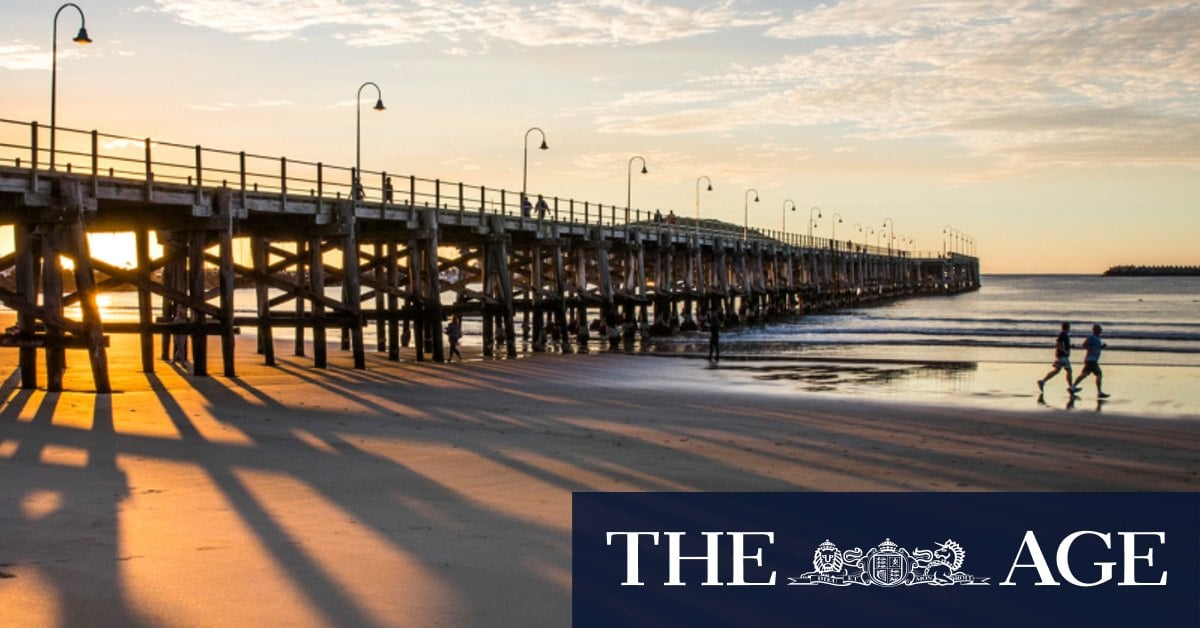 Mystery clues found near human remains on NSW beach