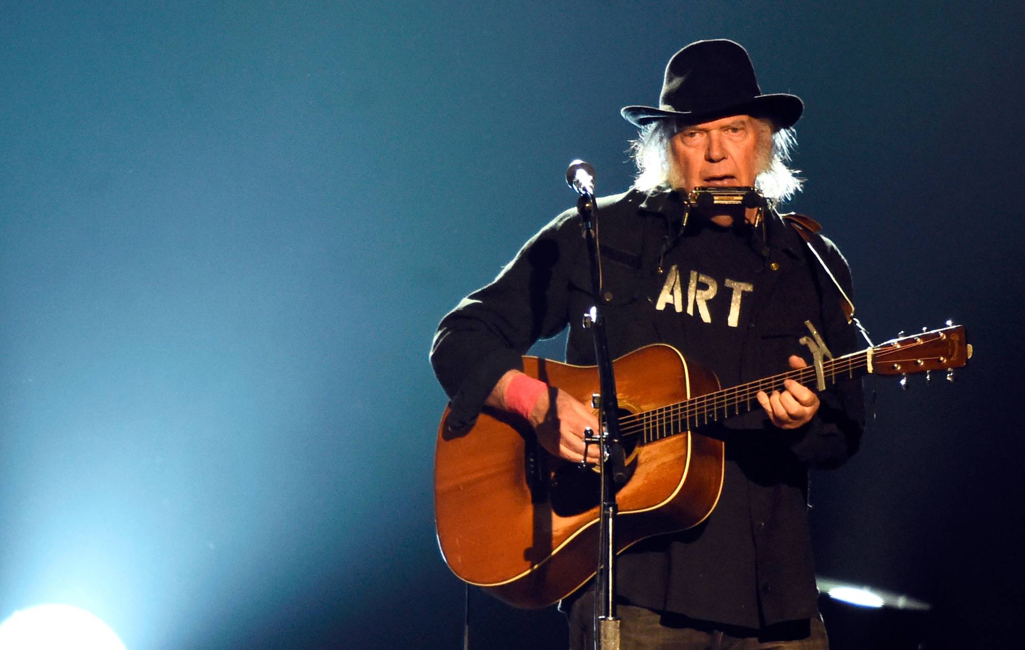 Neil Young announces return to stage after cancelling shows due to illness