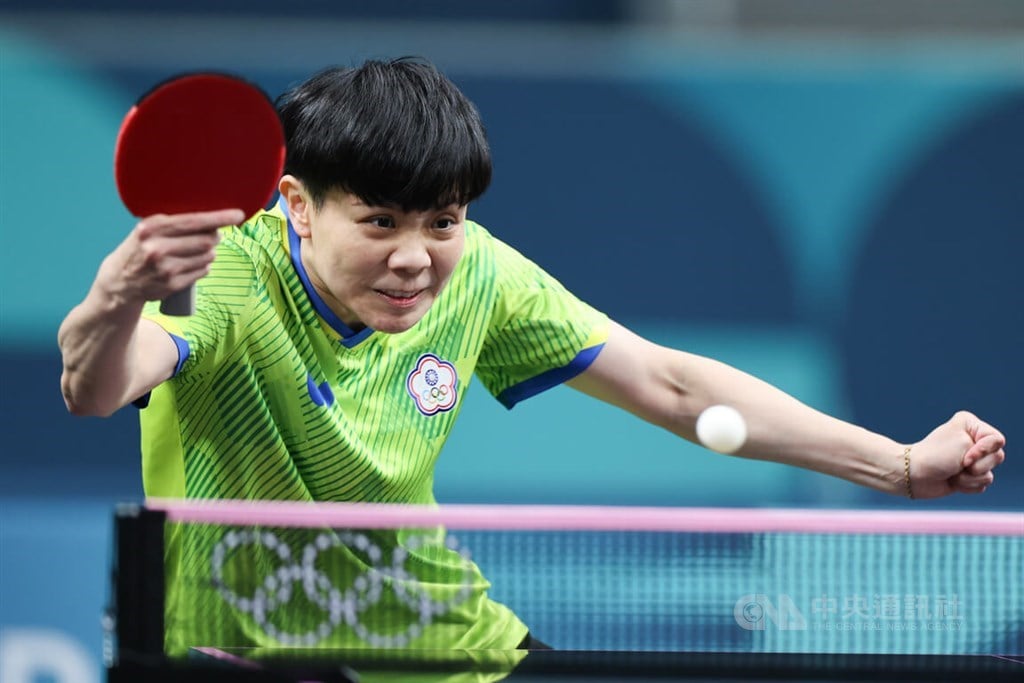 Paddler Cheng reaches quarterfinals; shuttler Chou in round 16 at Olympics