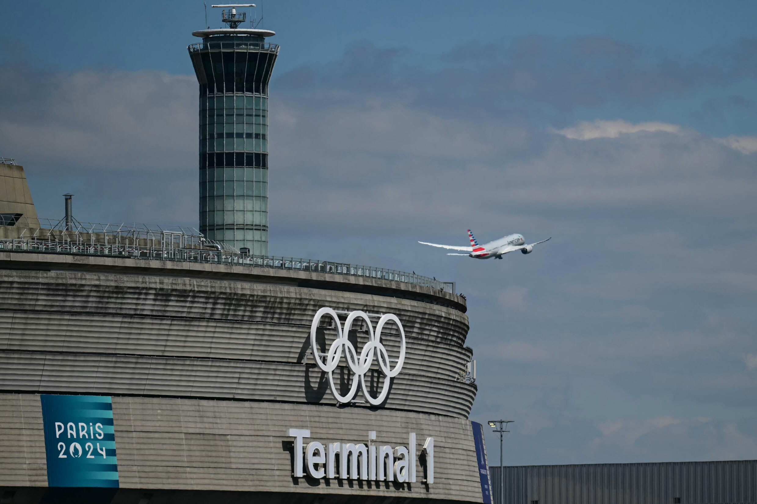 Paris airport staff call off pre-Olympics strike after reaching deal