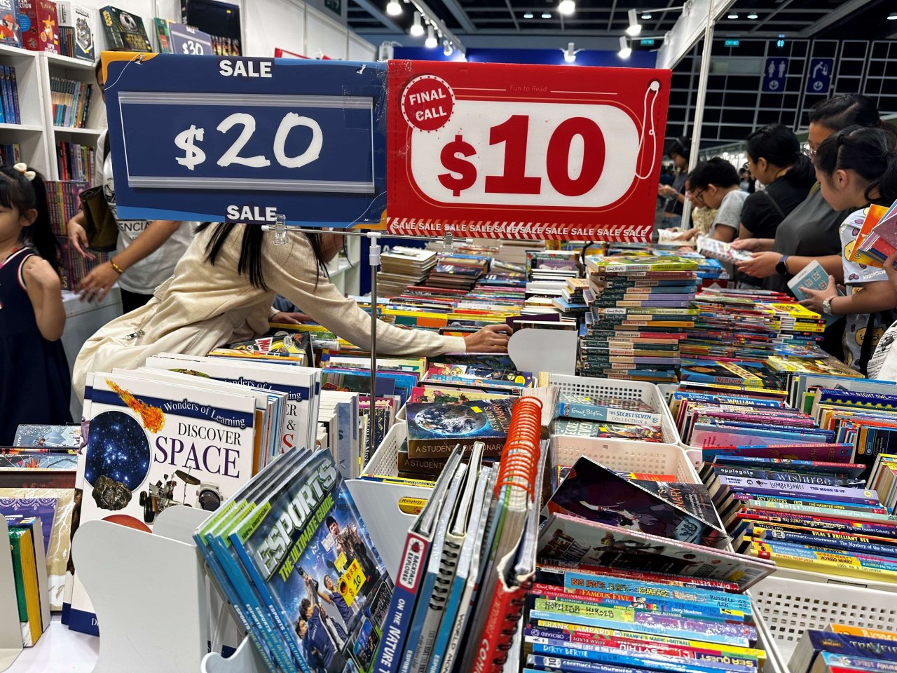 People hunt for bargains on last day of Book Fair