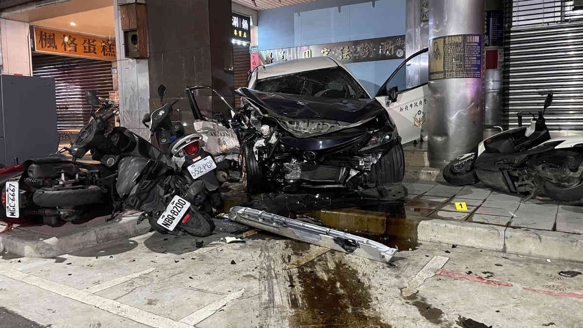 Police officer killed, 5 people injured after suspected drug driver crash in New Taipei City