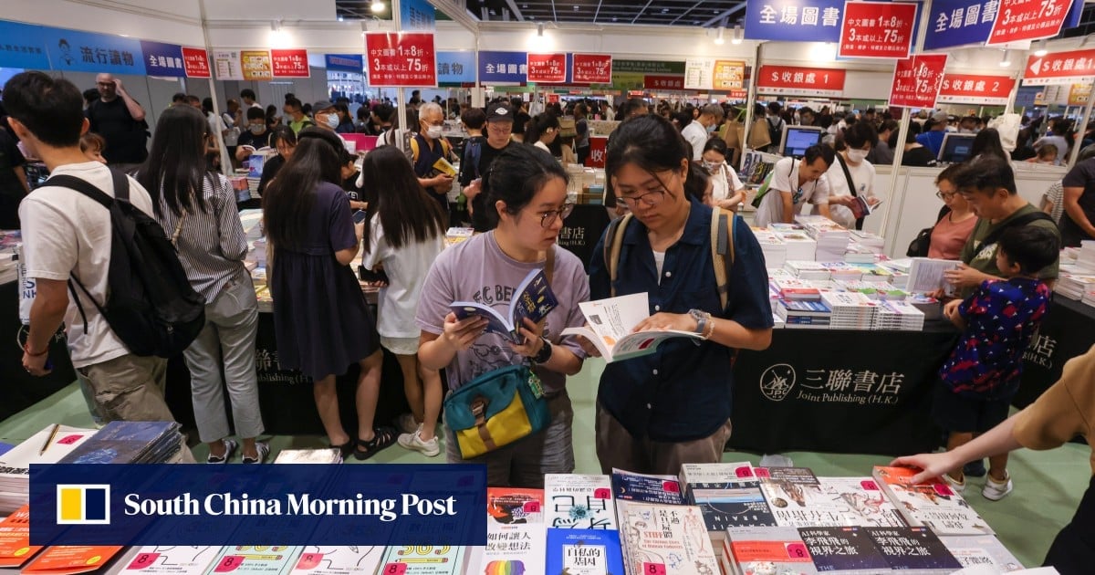 Sales at Hong Kong Book Fair drop 5% to 15% for some exhibitors, readers hunt deals on last day