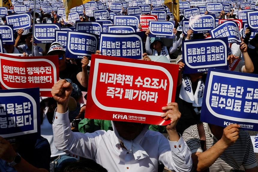 South Korea drops plan to suspend licences of striking doctors