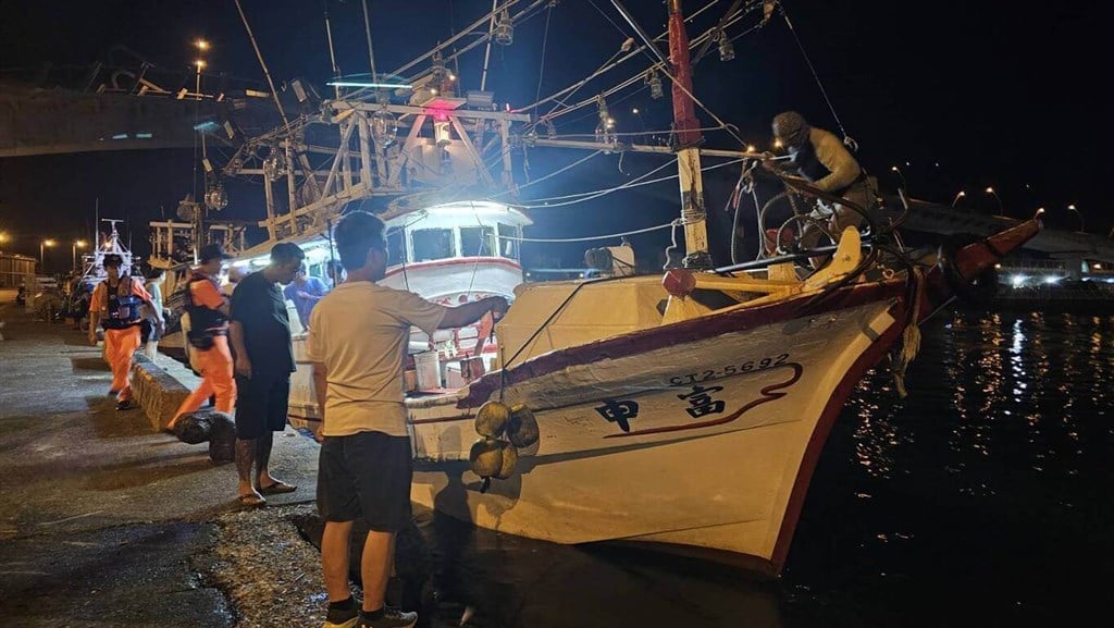 Taiwan fishing boat, crew return after caught poaching by Japan
