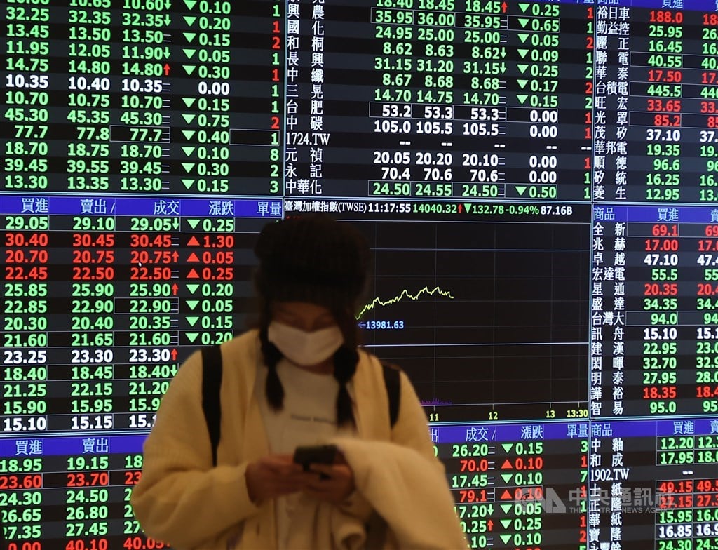 Taiwan shares close down 0.11%