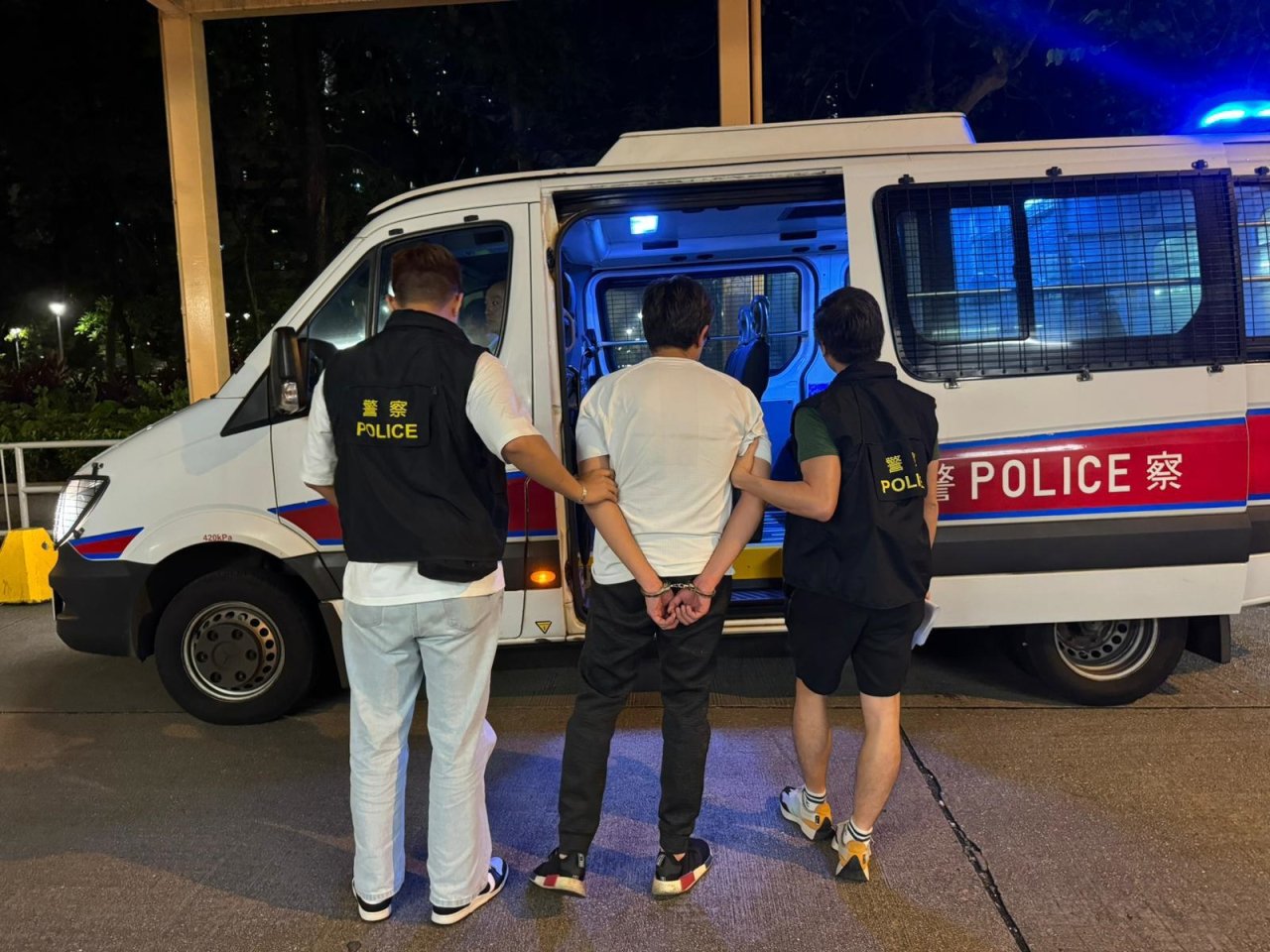 Taxi driver detained in Lai Kok Estate drugs bust